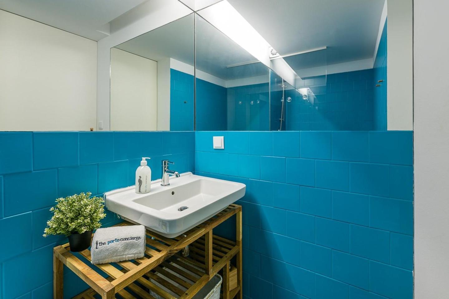 Pensión Guestready - High-ceiling Urban Retreat In Oporto
