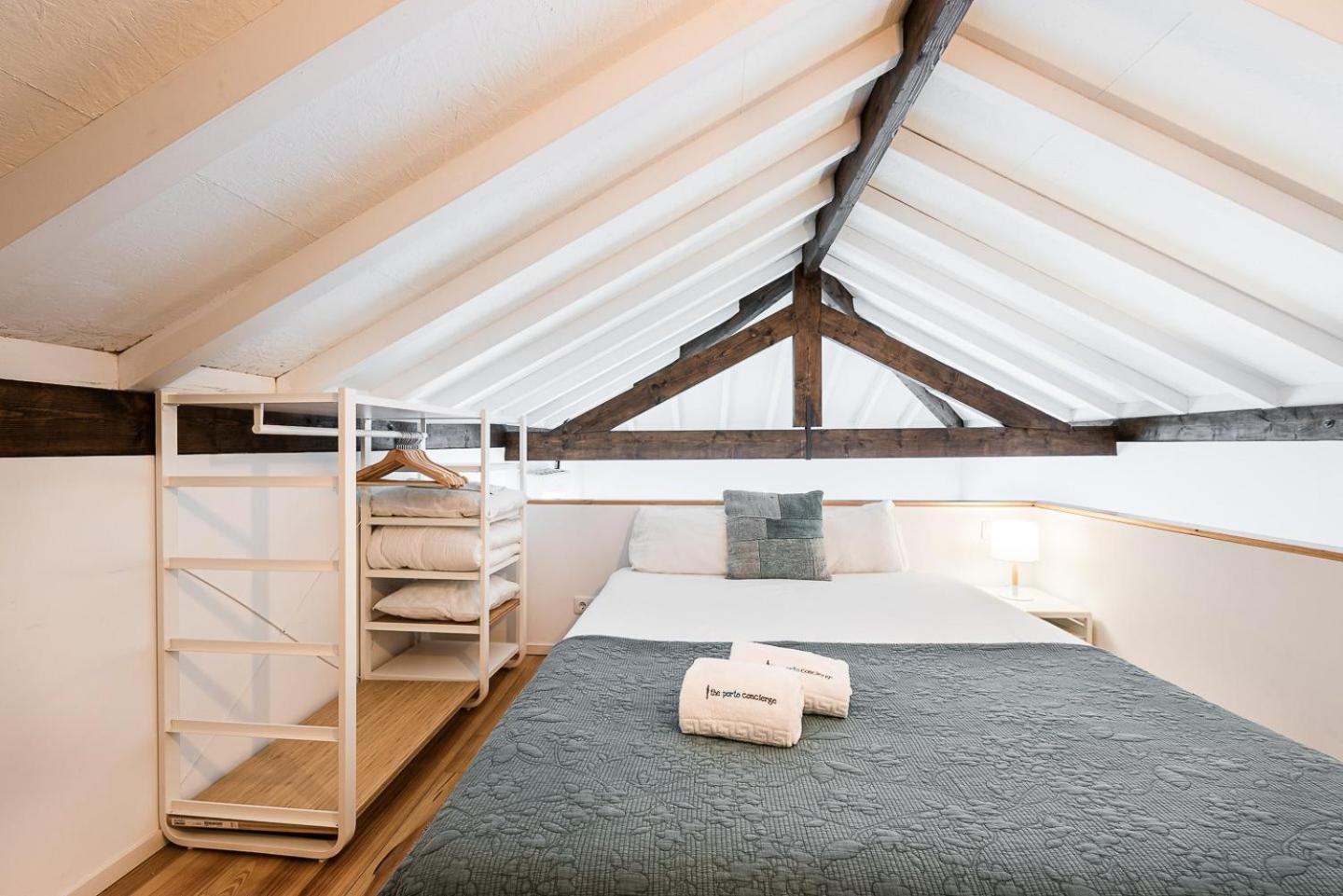 Pensión Guestready - High-ceiling Urban Retreat In Oporto